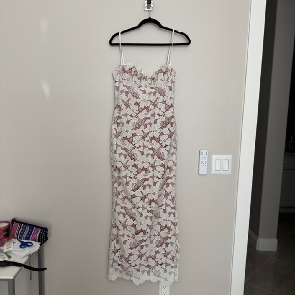 House of CB Pearl Floral Lace Gown Size M - Picture 2 of 6